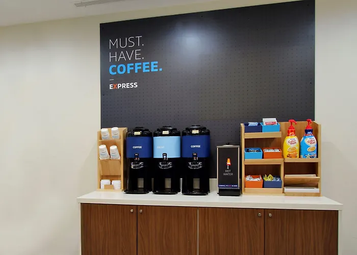 Holiday Inn Express & Suites Quincy I-10 By Ihg